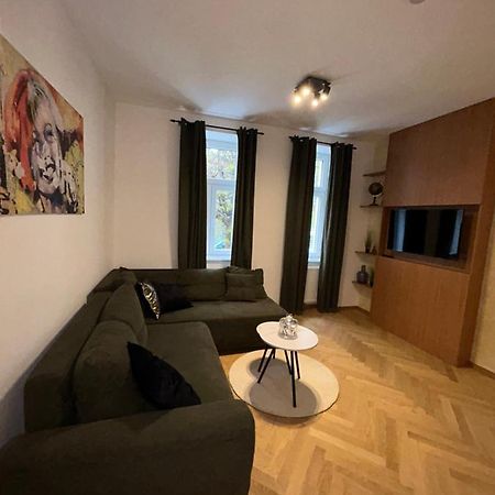 Deluxe Apartment Favoriten Wina Bagian luar foto