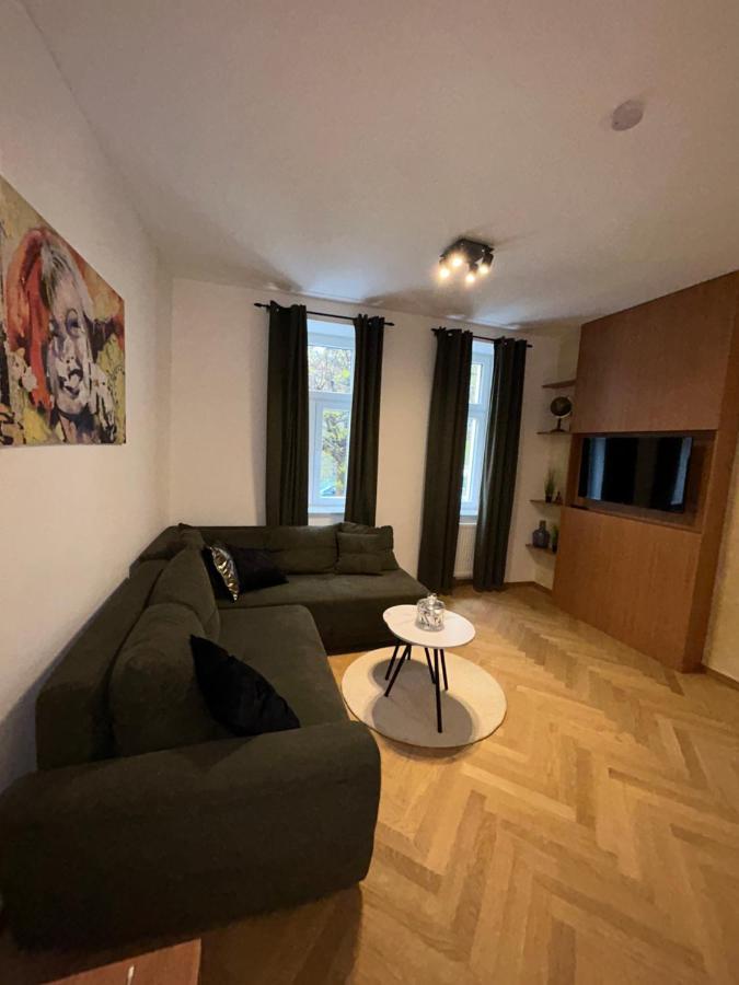 Deluxe Apartment Favoriten Wina Bagian luar foto