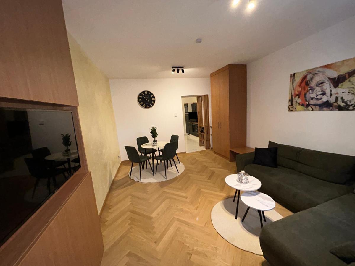 Deluxe Apartment Favoriten Wina Bagian luar foto